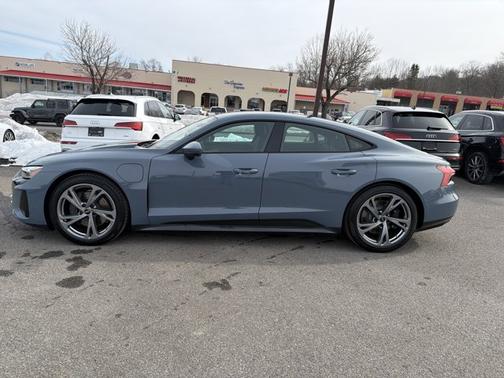 2024 Audi e-tron GT Premium Plus