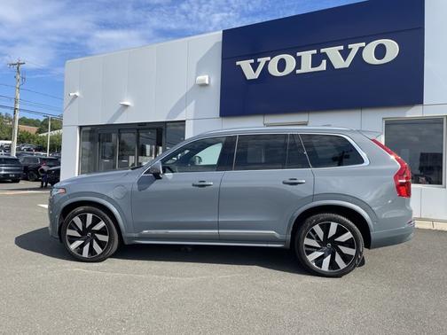 2023 Volvo XC90 Recharge Plug-In Hybrid Ultimate Bright Theme