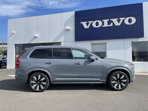 2023 Volvo XC90 Recharge Plug-In Hybrid Ultimate Bright Theme