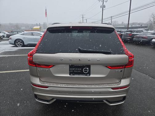 2025 Volvo XC60 Core