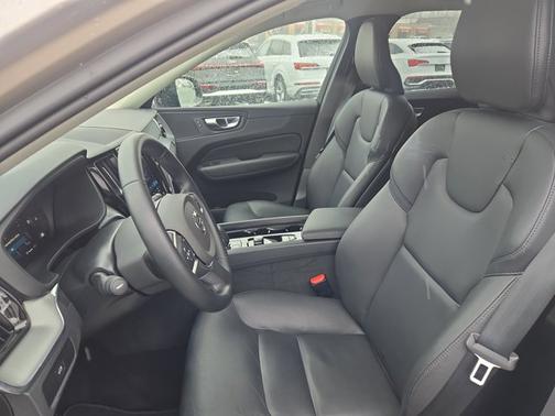 2025 Volvo XC60 Core