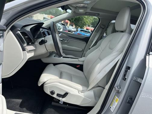 2024 Volvo XC90 Recharge Plug-In Hybrid Ultimate