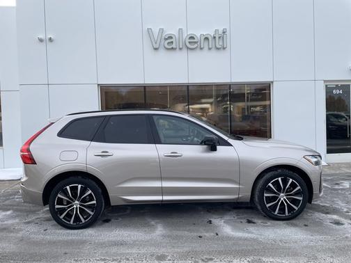 2025 Volvo XC60 Plus