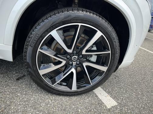 2023 Volvo XC90 Plus
