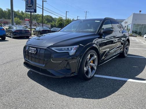 MYTHOS BLACK 2022 Audi e-tron S Prestige