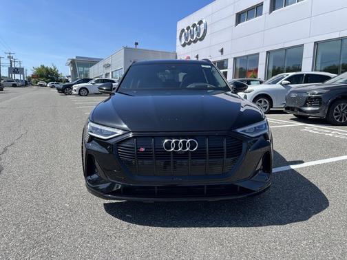 MYTHOS BLACK 2022 Audi e-tron S Prestige