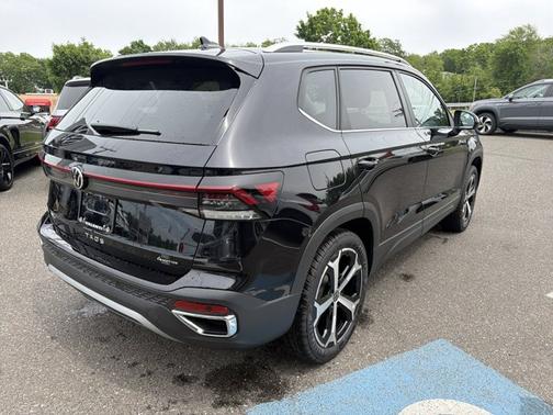 Deep Black Pearl 2026 Volkswagen Taos SEL