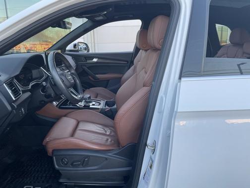 ARKONA WHITE 2024 Audi Q5 S line Premium Plus