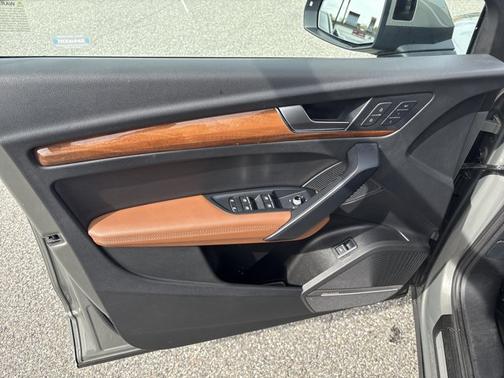 2023 Audi Q5 S line Premium Plus