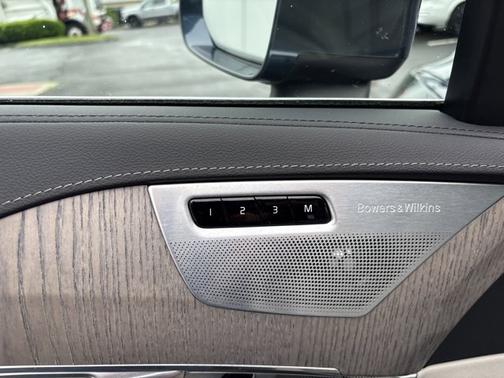 2023 Volvo XC90 Recharge Plug-In Hybrid Ultimate Bright Theme