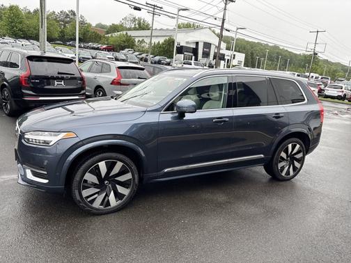2023 Volvo XC90 Recharge Plug-In Hybrid Ultimate Bright Theme