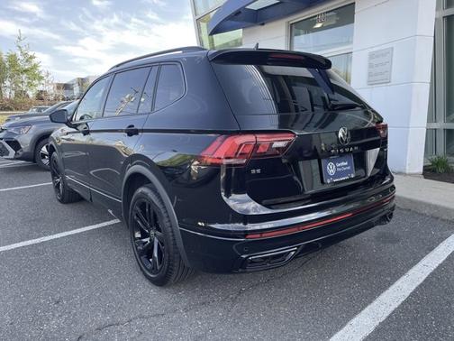 Black 2024 Volkswagen Tiguan SE R-Line Black