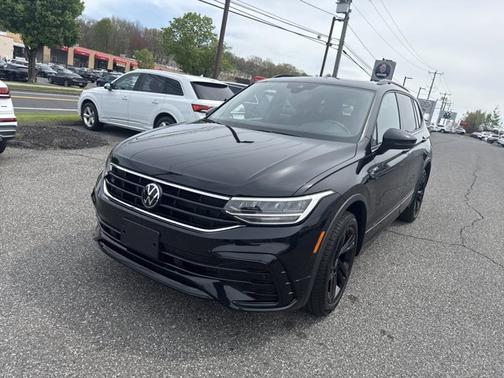 Black 2024 Volkswagen Tiguan SE R-Line Black