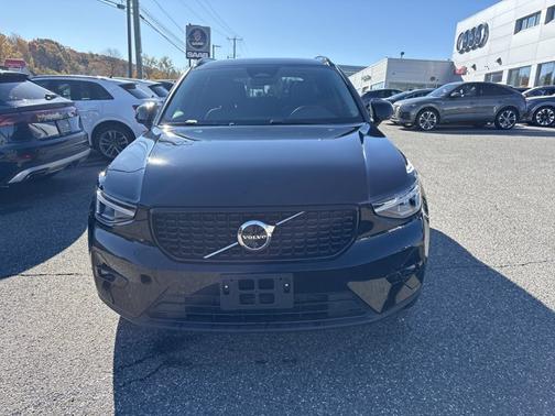 2025 Volvo XC40 Plus Dark Theme