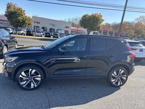 2025 Volvo XC40 Plus Dark Theme