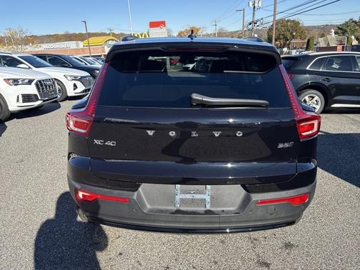 2025 Volvo XC40 Plus Dark Theme