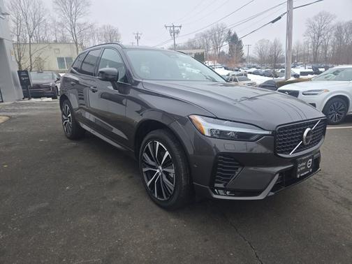 2025 Volvo XC60 Plus