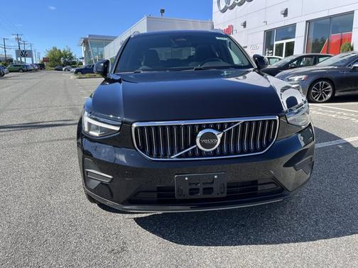 2025 Volvo XC40 Core Bright Theme