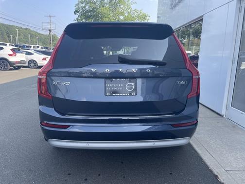 2022 Volvo XC90 Momentum