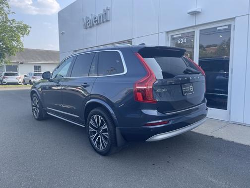 2022 Volvo XC90 Momentum