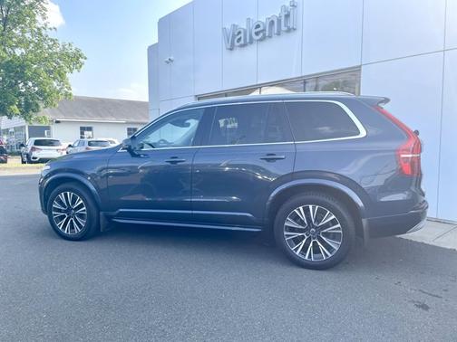 2022 Volvo XC90 Momentum
