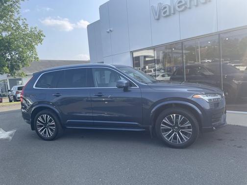 2022 Volvo XC90 Momentum