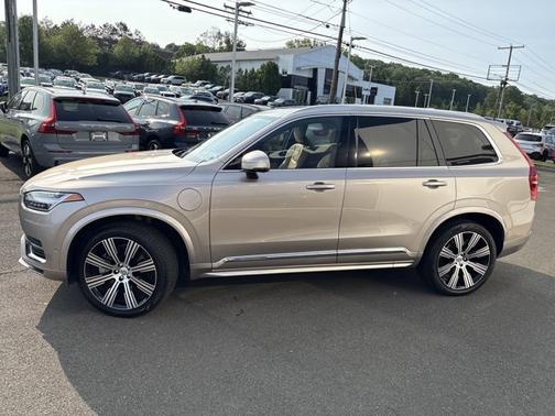 2024 Volvo XC90 Recharge Plug-In Hybrid Ultimate Bright Theme