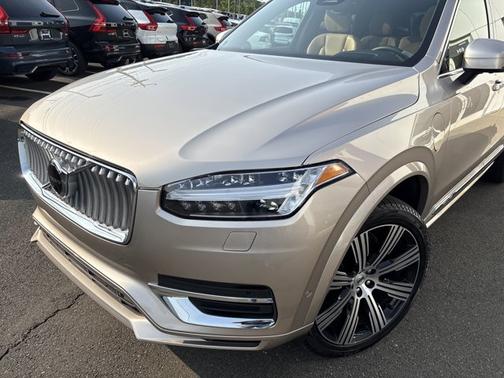 2024 Volvo XC90 Recharge Plug-In Hybrid Ultimate Bright Theme