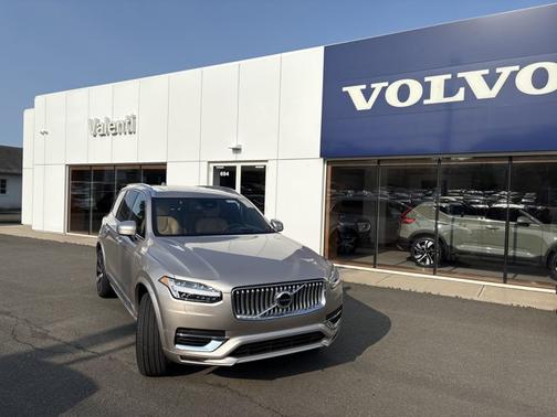 2024 Volvo XC90 Recharge Plug-In Hybrid Ultimate Bright Theme