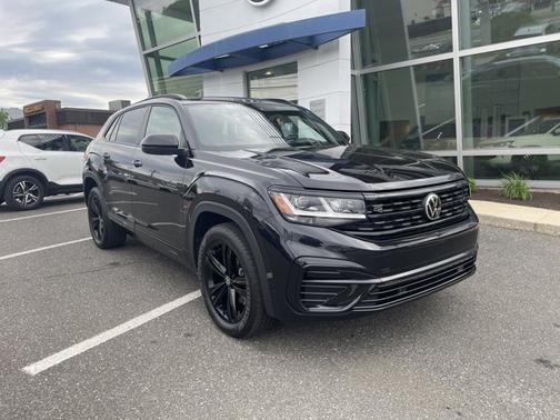Deep Black Pearl 2022 Volkswagen Atlas Cross Sport 2.0T SEL R-Line Black