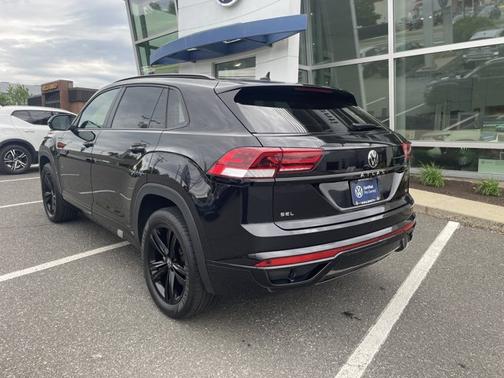 Deep Black Pearl 2022 Volkswagen Atlas Cross Sport 2.0T SEL R-Line Black