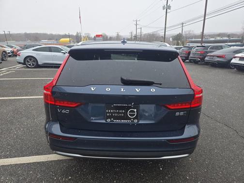 2025 Volvo V60 Cross Country Plus