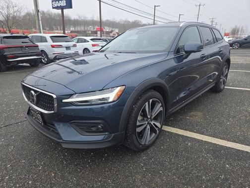 2025 Volvo V60 Cross Country Plus