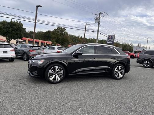 2024 Audi Q8 e-tron Premium