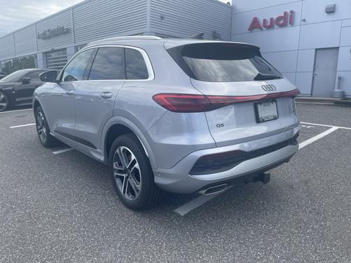 Florett Silver Metallic 2025 Audi Q5 Premium