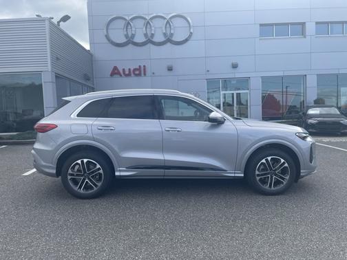 Florett Silver Metallic 2025 Audi Q5 Premium