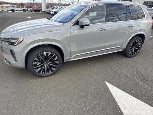 2026 Volvo XC90 Plus
