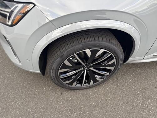 2026 Volvo XC90 Plus