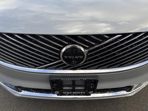 2026 Volvo XC90 Plus