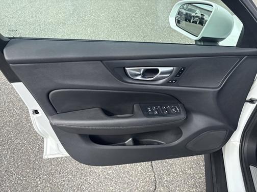 2025 Volvo V60 Cross Country Plus