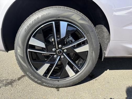 AURORA SILVER 2026 Volvo XC60 Core