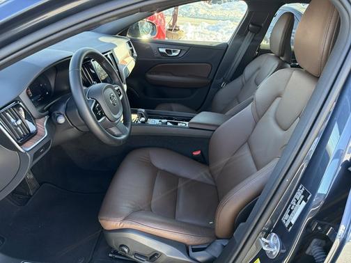 2025 Volvo V60 Cross Country Plus