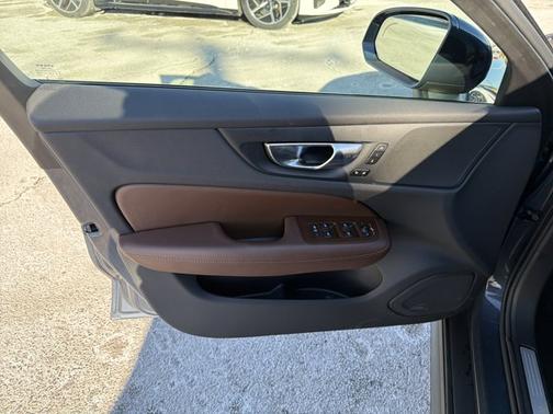 2025 Volvo V60 Cross Country Plus