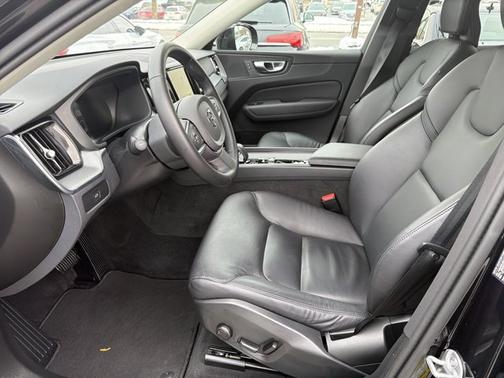 2025 Volvo XC60 Core