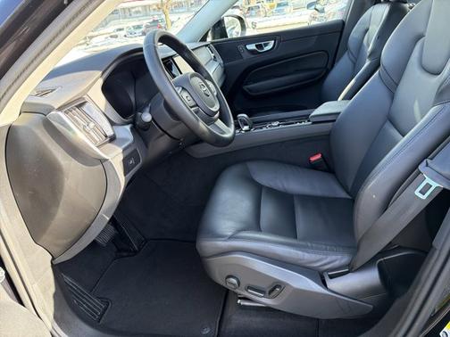 2025 Volvo XC60 Core