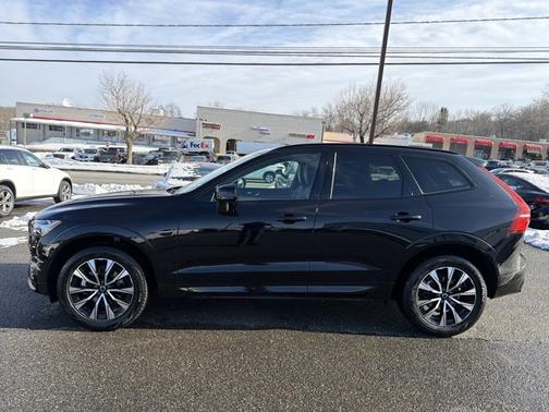 2025 Volvo XC60 Core