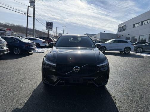 2025 Volvo XC60 Core