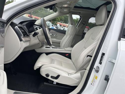2024 Volvo XC90 Recharge Plug-In Hybrid Ultimate Bright Theme