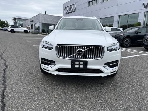 2024 Volvo XC90 Recharge Plug-In Hybrid Ultimate Bright Theme