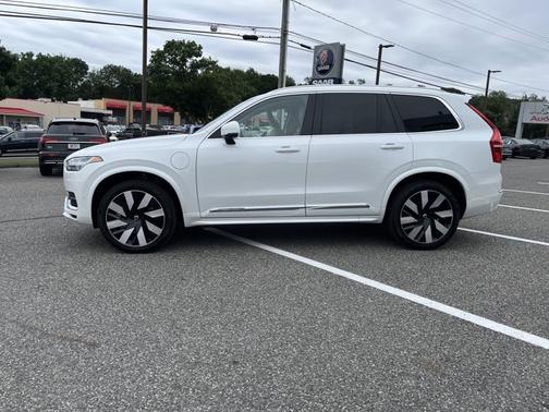 2024 Volvo XC90 Recharge Plug-In Hybrid Ultimate Bright Theme